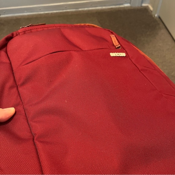 Incase Icon Laptop Backpack - Picture 9 of 9